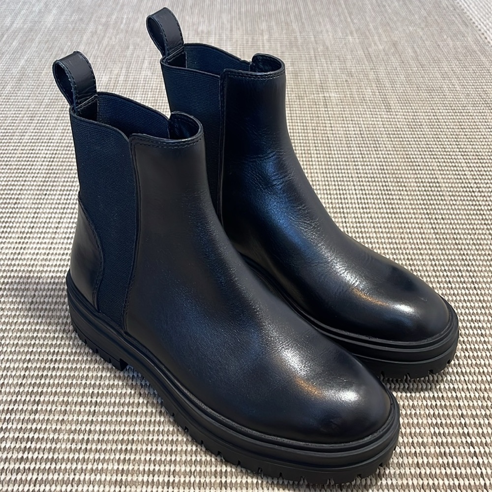 Steve Madden Ladies Chelsea Boot Size 7W